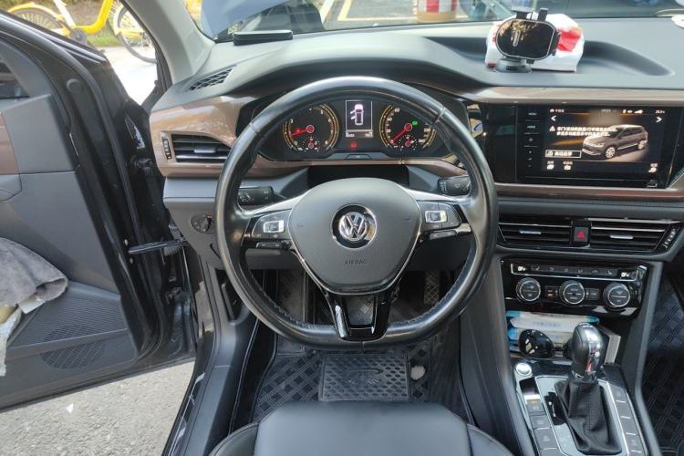 Used Volkswagen Tharu 2020 280TSI Two-Wheel Drive Luxury Plus Version China VI Standard Steering Wheel