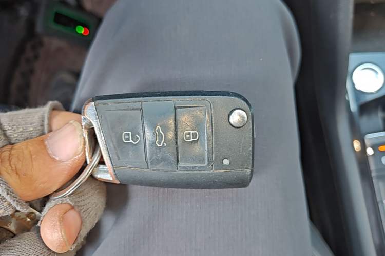 Used Volkswagen Tharu 2020 280TSI Two-Wheel Drive Luxury Edition China VI Standard Vehicle Key