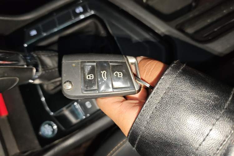 Used Volkswagen Tharu 2020 280TSI Two-Wheel Drive Luxury Edition China VI Standard Vehicle Key