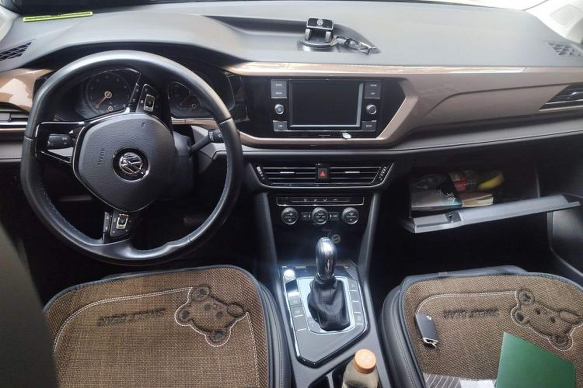 Used Volkswagen Tharu 2020 280TSI Two-Wheel Drive Comfort Edition China VI Standard Center Console