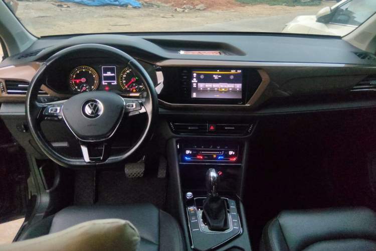 Used Volkswagen Tharu 2020 280TSI Two-Wheel Drive Comfort Edition China VI Standard Center Console