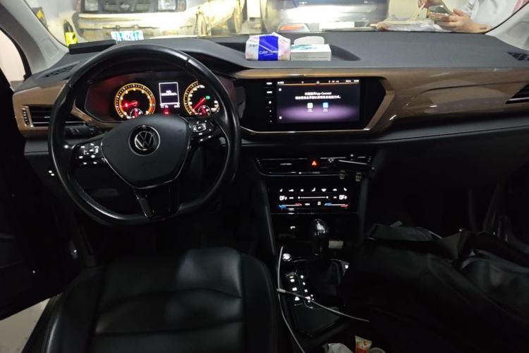 Used Volkswagen Tharu 2020 280TSI Two-Wheel Drive Luxury Edition China VI Standard Center Console