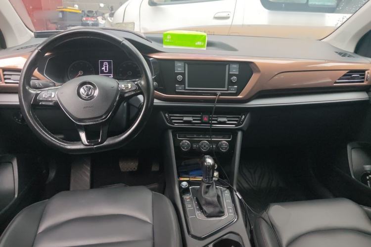 Used Volkswagen Tharu 2020 280TSI Two-Wheel Drive Comfort Edition China VI Standard Center Console