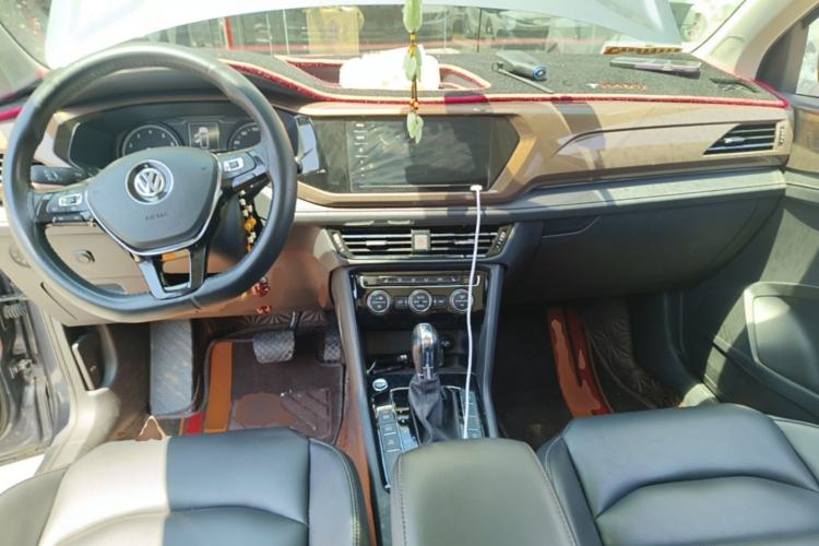 Used Volkswagen Tharu 2020 280TSI Two-Wheel Drive Luxury Edition China VI Standard Center Console