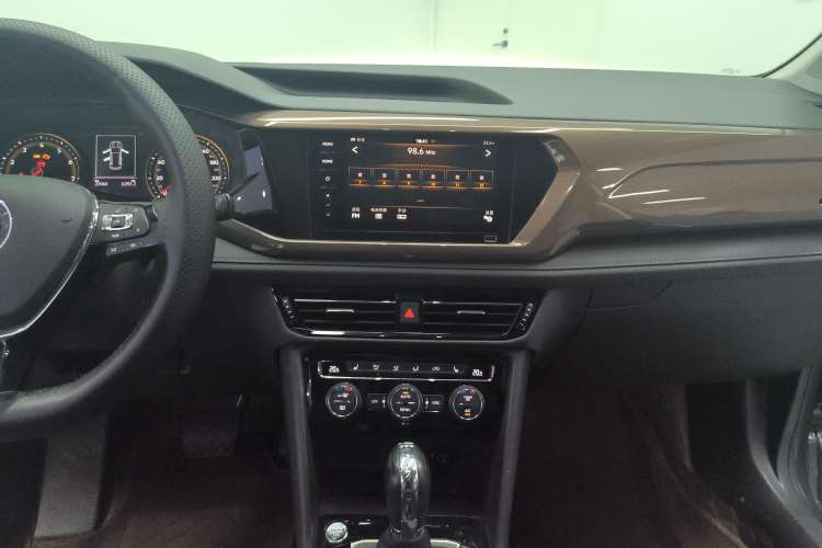 Used Volkswagen Tharu 2020 280TSI Two-Wheel Drive Luxury Edition China VI Standard Audio And AC Panel