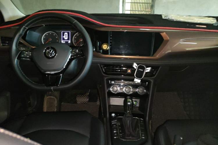 Used Volkswagen Tharu 2020 280TSI Two-Wheel Drive Luxury Edition China VI Standard Center Console