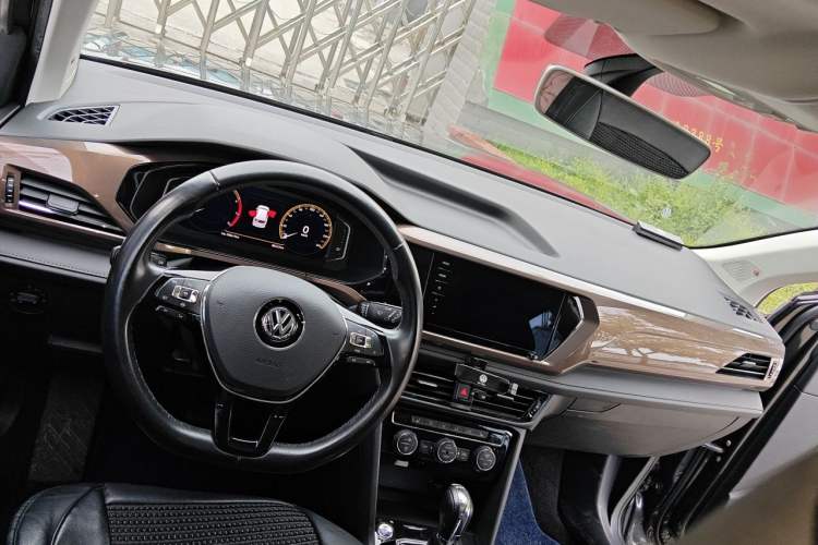 Used Volkswagen Tharu 2020 280TSI Two-Wheel-Drive Flagship Version China VI Center Console