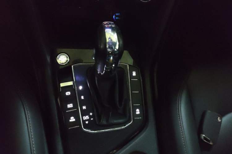 Used Volkswagen Tharu 2020 280TSI Two-Wheel Drive Luxury Edition China VI Standard Gear Lever