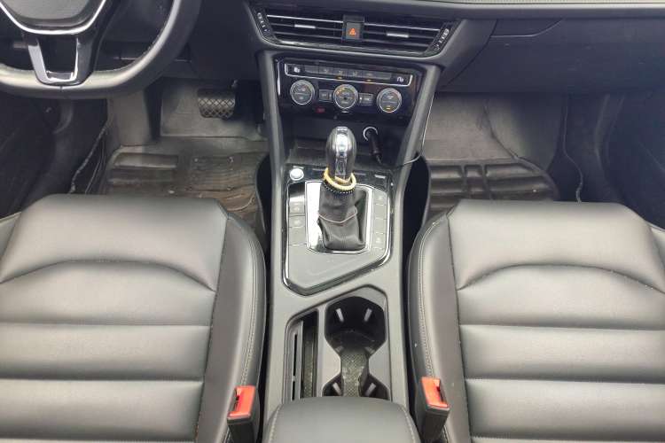 Used Volkswagen Tharu 2020 280TSI Two-Wheel Drive Comfort Edition China VI Standard Gear Lever
