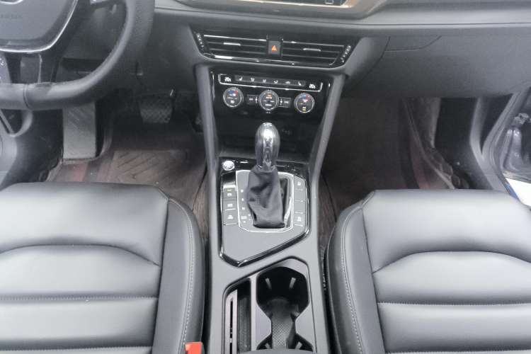 Used Volkswagen Tharu 2020 280TSI Two-Wheel Drive Luxury Edition China VI Standard Gear Lever