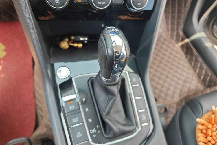 Used Volkswagen Tharu 2020 280TSI Two-Wheel Drive Luxury Edition China VI Standard Gear Lever