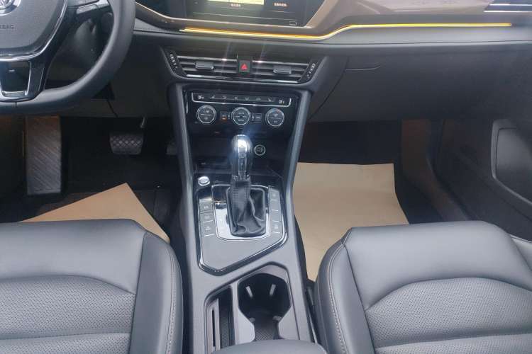 Used Volkswagen Tharu 2020 Restyled 330TSI Four-Wheel Drive Luxury Edition China VI Standard Gear Lever