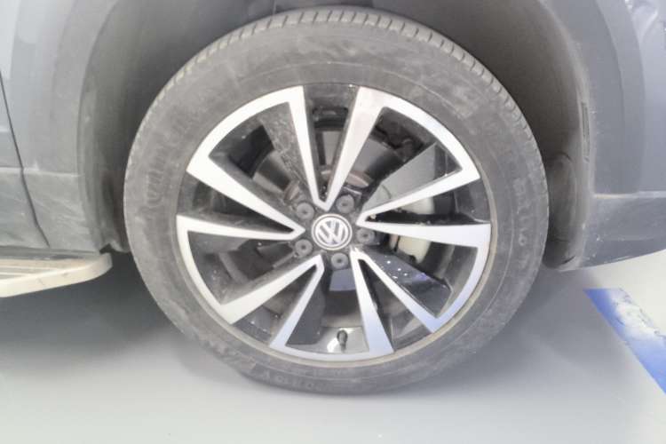 Used Volkswagen Tharu 2020 280TSI Two-Wheel Drive Luxury Edition China VI Standard Right Front Wheel Hub
