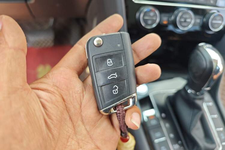 Used Volkswagen Tharu 2020 280TSI Two-Wheel Drive Luxury Edition China VI Standard Vehicle Key