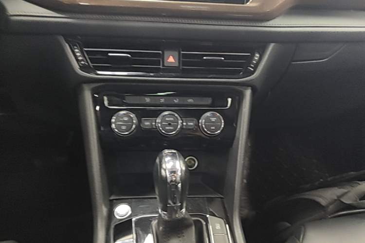 Used Volkswagen Tharu 2020 280TSI Two-Wheel Drive Comfort Edition China VI Standard Audio And AC Panel