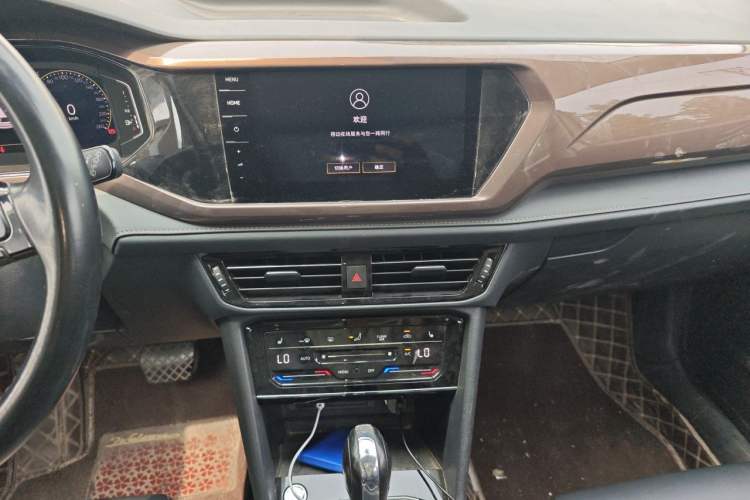 Used Volkswagen Tharu 2020 280TSI Two-Wheel-Drive Flagship Version China VI Audio And AC Panel