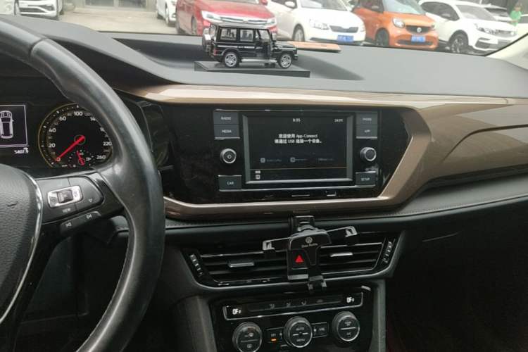 Used Volkswagen Tharu 2020 280TSI Two-Wheel Drive Comfort Edition China VI Standard Audio And AC Panel