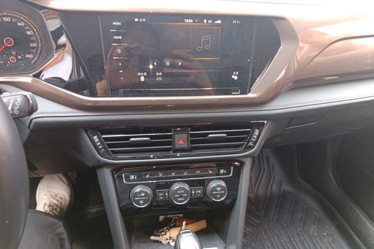 Used Volkswagen Tharu 2020 280TSI Two-Wheel Drive Luxury Edition China VI Standard Audio And AC Panel