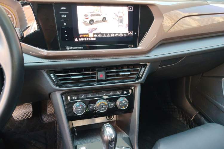 Used Volkswagen Tharu 2020 280TSI Two-Wheel Drive Luxury Plus Version China VI Standard Audio And AC Panel