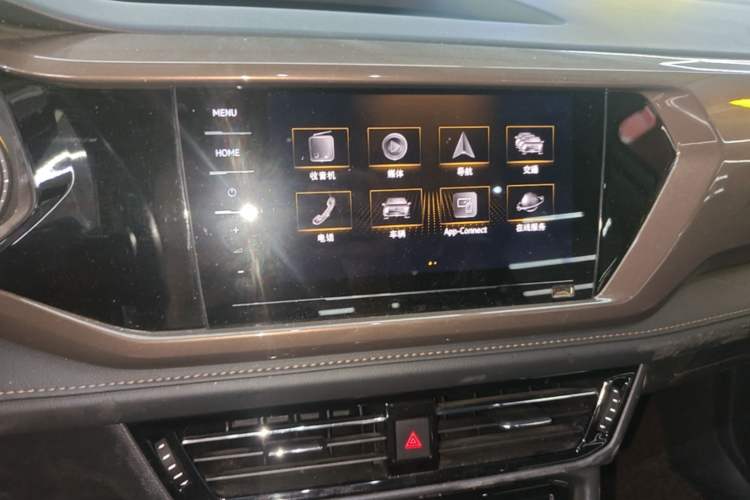 Used Volkswagen Tharu 2020 280TSI Two-Wheel Drive Luxury Plus Version China VI Standard Audio And AC Panel