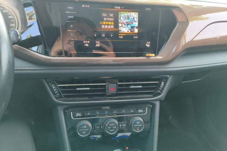Used Volkswagen Tharu 2020 280TSI Two-Wheel Drive Luxury Plus Version China VI Standard Audio And AC Panel