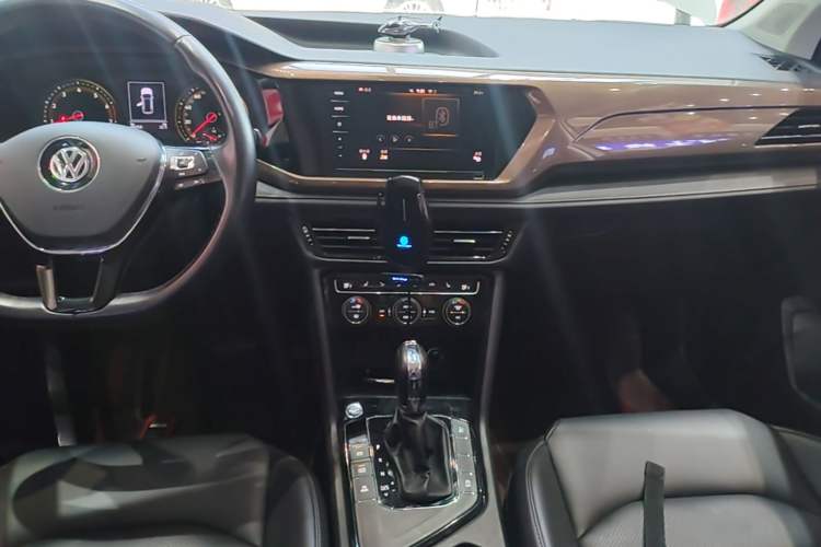 Used Volkswagen Tharu 2020 Facelift 330TSI Four-Wheel Drive Luxury PLUS Version China VI Standard Audio And AC Panel