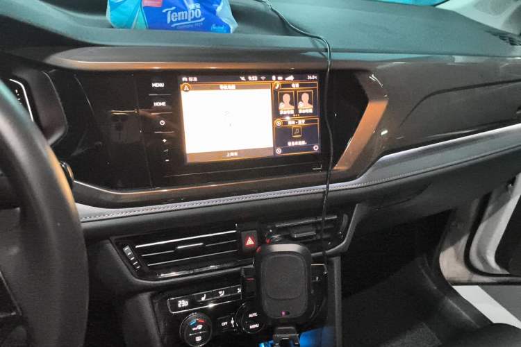 Used Volkswagen Tharu 2020 280TSI Two-Wheel-Drive Flagship Version China VI Audio And AC Panel