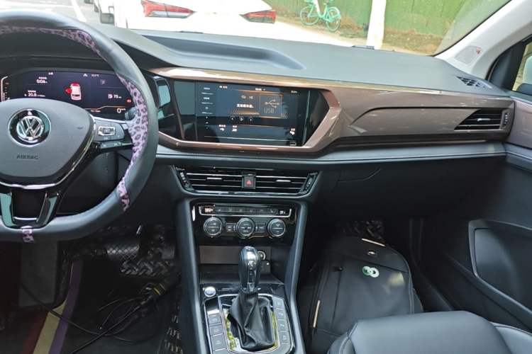 Used Volkswagen Tharu 2020 280TSI Two-Wheel-Drive Flagship Version China VI Audio And AC Panel