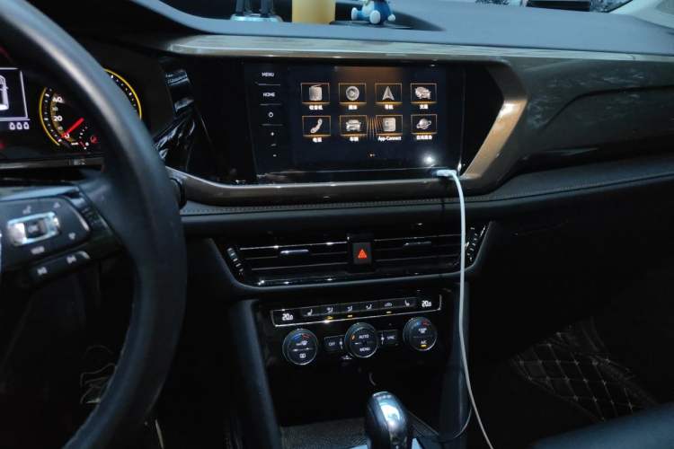 Used Volkswagen Tharu 2020 280TSI Two-Wheel Drive Luxury Edition China VI Standard Audio And AC Panel