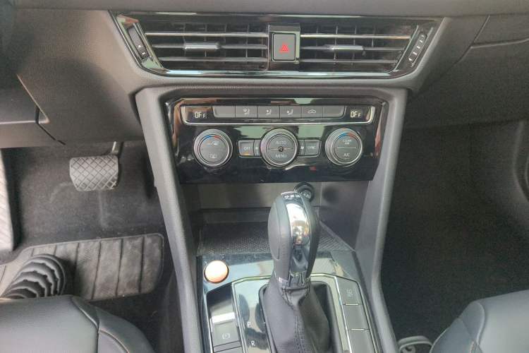 Used Volkswagen Tharu 2020 280TSI Two-Wheel Drive Comfort Edition China VI Standard Audio And AC Panel