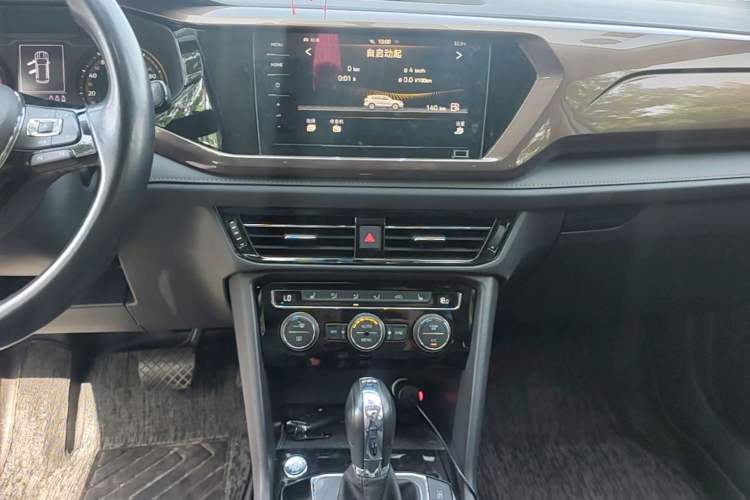 Used Volkswagen Tharu 2020 330TSI All-Wheel-Drive Luxury Edition China VI Standard Audio And AC Panel