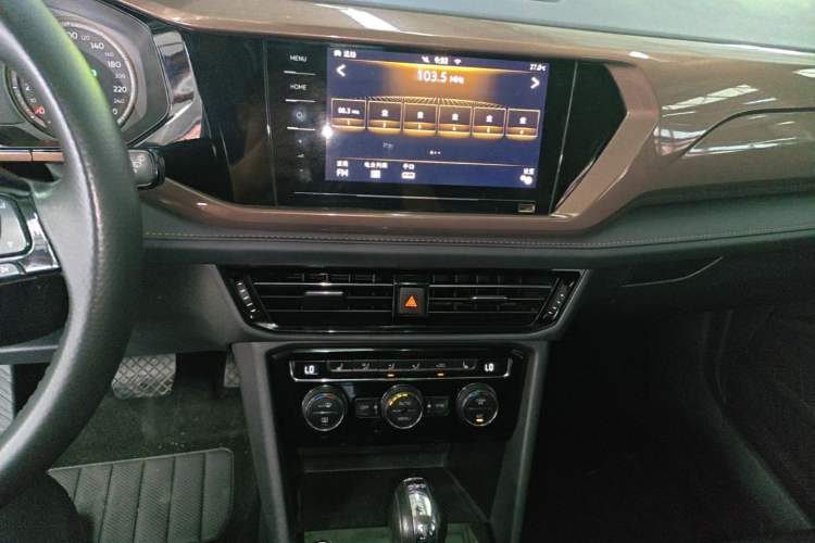 Used Volkswagen Tharu 2020 280TSI Two-Wheel Drive Luxury Edition China VI Standard Audio And AC Panel