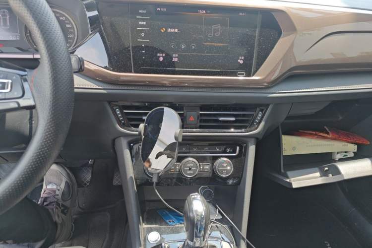 Used Volkswagen Tharu 2020 280TSI Two-Wheel Drive Luxury Plus Version China VI Standard Audio And AC Panel