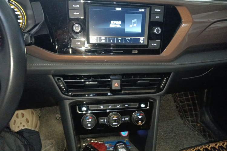 Used Volkswagen Tharu 2020 280TSI Two-Wheel Drive Comfort Edition China VI Standard Audio And AC Panel