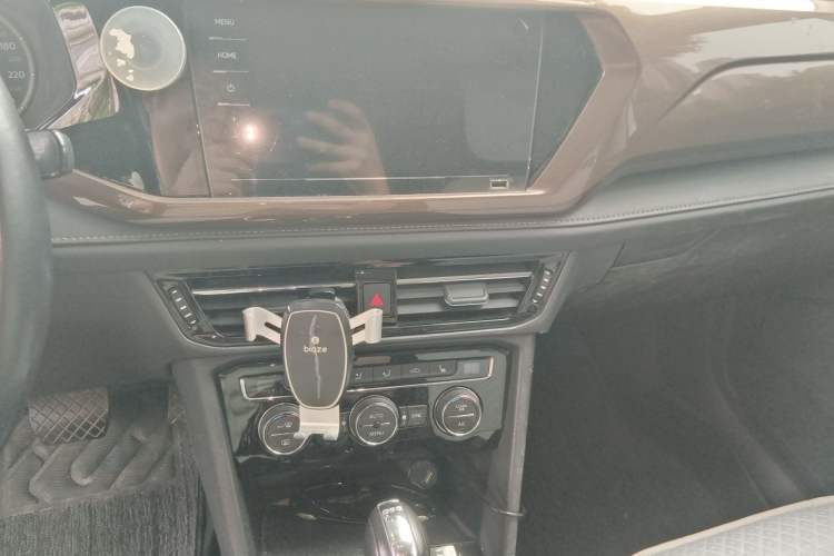 Used Volkswagen Tharu 2020 280TSI Two-Wheel Drive Luxury Edition China VI Standard Audio And AC Panel