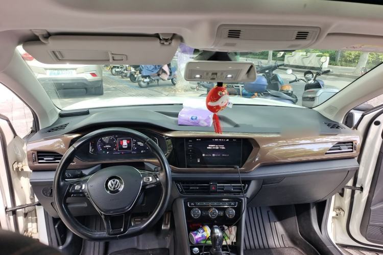 Used Volkswagen Tharu 2020 280TSI Two-Wheel Drive Luxury Edition China VI Standard Center Console