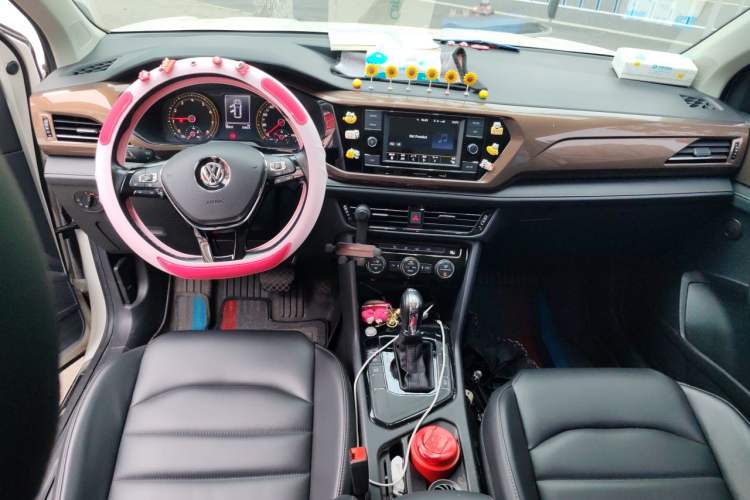 Used Volkswagen Tharu 2020 280TSI Two-Wheel Drive Comfort Edition China VI Standard Center Console