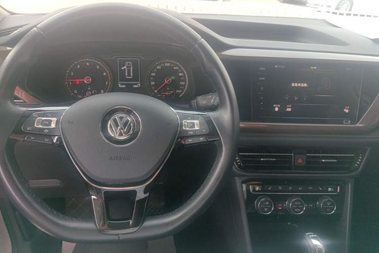 Used Volkswagen Tharu 2020 280TSI Two-Wheel Drive Luxury Edition China VI Standard Center Console