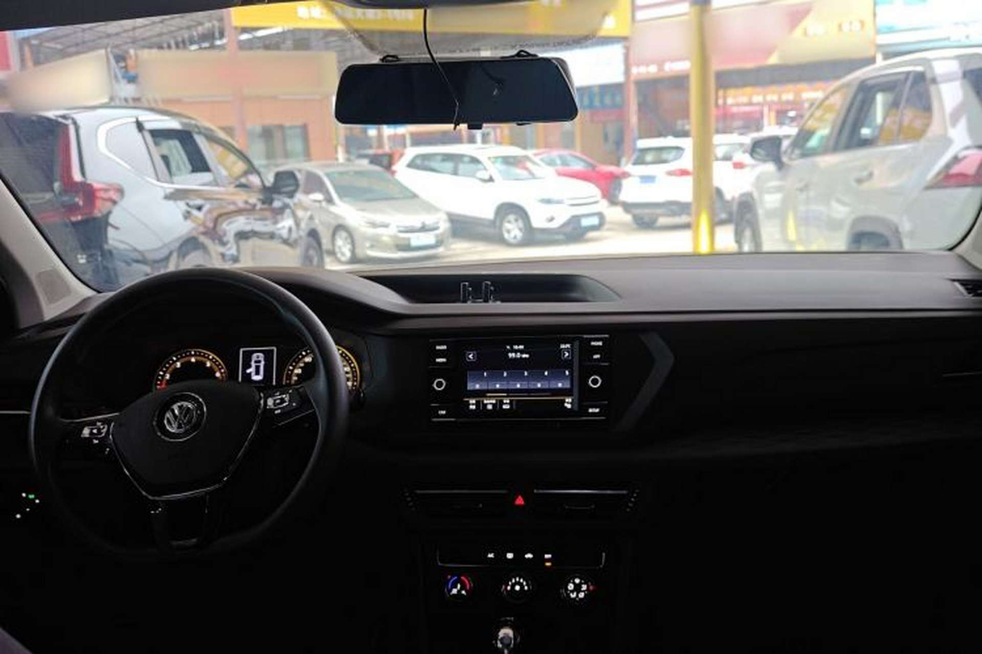 Used Volkswagen Tharu 2020 280TSI Two-Wheel Drive Trend Edition China VI Standard Center Console