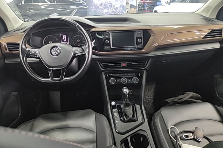 Used Volkswagen Tharu 2020 280TSI Two-Wheel Drive Comfort Edition China VI Standard Center Console