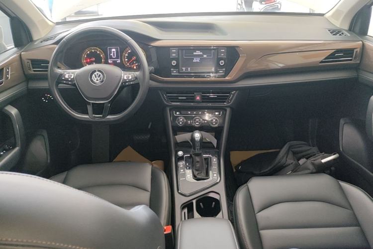 Used Volkswagen Tharu 2020 280TSI Two-Wheel Drive Comfort Edition China VI Standard Center Console