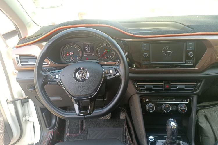 Used Volkswagen Tharu 2020 280TSI Two-Wheel Drive Comfort Edition China VI Standard Center Console