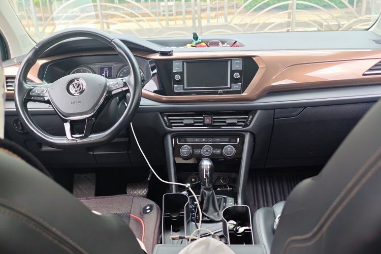 Used Volkswagen Tharu 2020 280TSI Two-Wheel Drive Comfort Edition China VI Standard Center Console