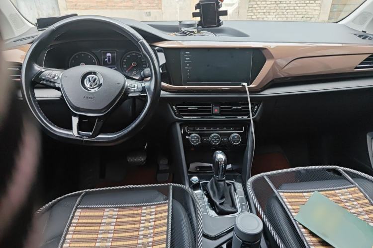 Used Volkswagen Tharu 2020 280TSI Two-Wheel Drive Luxury Edition China VI Standard Center Console