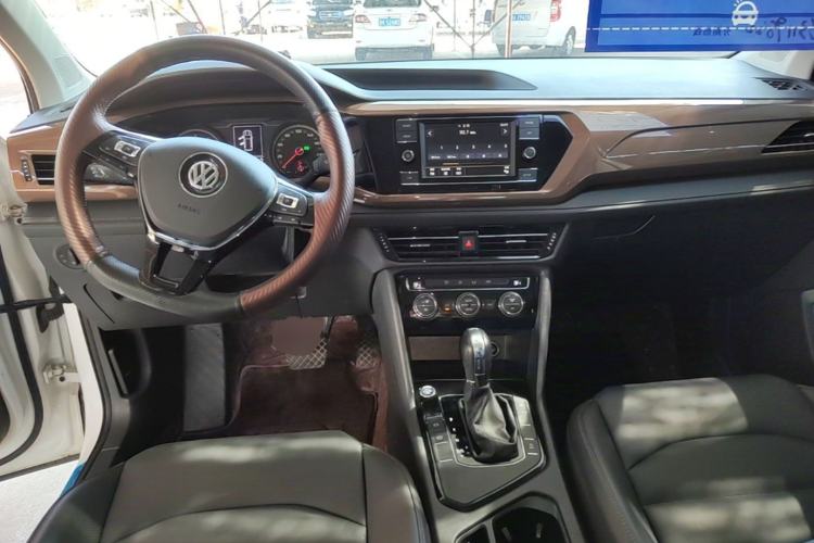 Used Volkswagen Tharu 2020 280TSI Two-Wheel Drive Comfort Edition China VI Standard Center Console