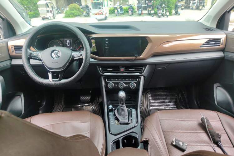 Used Volkswagen Tharu 2020 280TSI Two-Wheel Drive Luxury Plus Version China VI Standard Center Console