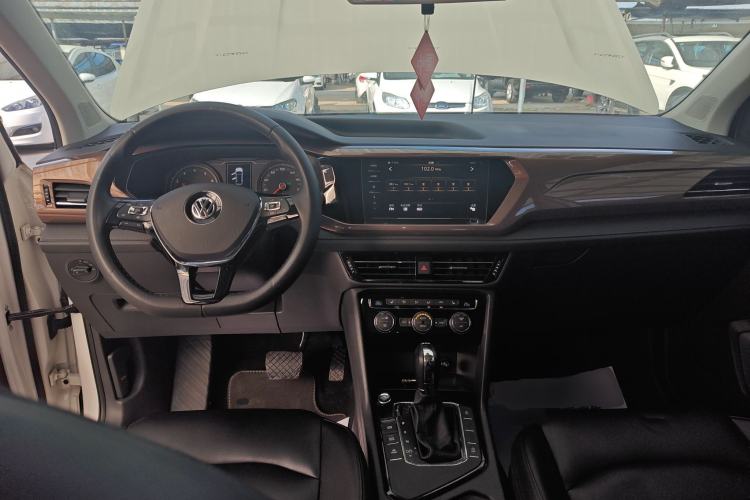 Used Volkswagen Tharu 2020 280TSI Two-Wheel Drive Luxury Edition China VI Standard Center Console
