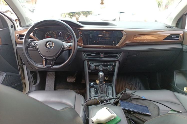 Used Volkswagen Tharu 2020 280TSI Two-Wheel Drive Luxury Edition China VI Standard Center Console
