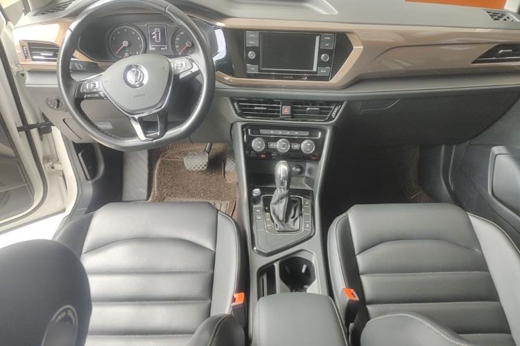 Used Volkswagen Tharu 2020 280TSI Two-Wheel Drive Comfort Edition China VI Standard Center Console