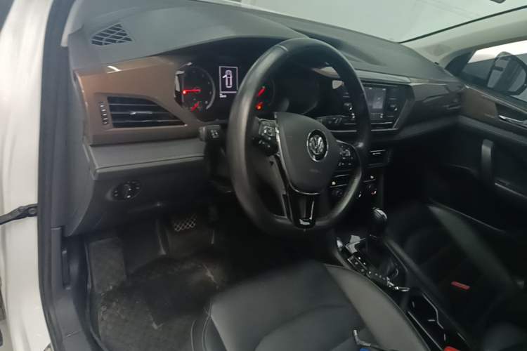 Used Volkswagen Tharu 2020 280TSI Two-Wheel Drive Comfort Edition China VI Standard Center Console